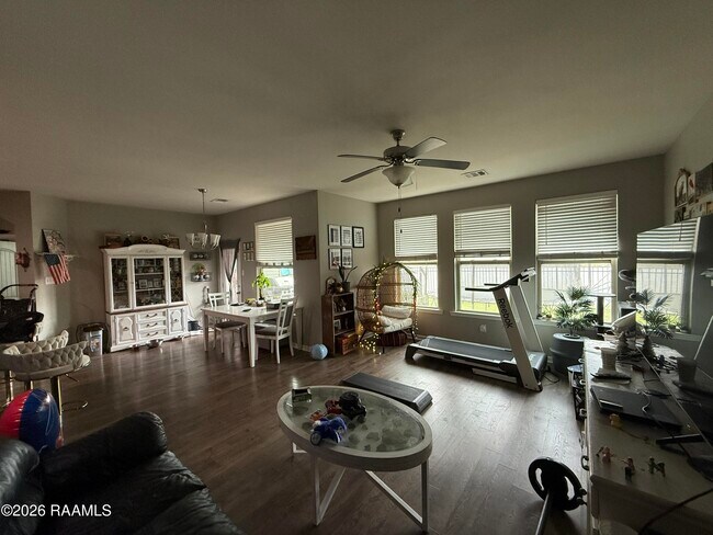 Building Photo - 121 Merrydale Ln