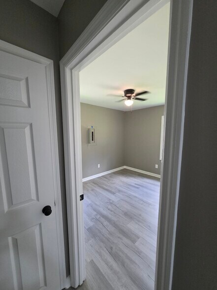 Building Photo - 2412 Springhill Rd