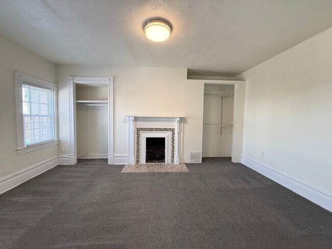 Building Photo - Updated 4BR / 2 Bath Home with off-street parking!