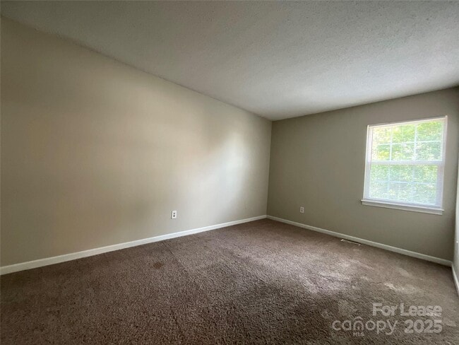 Building Photo - 8913 Hunter Ridge Dr