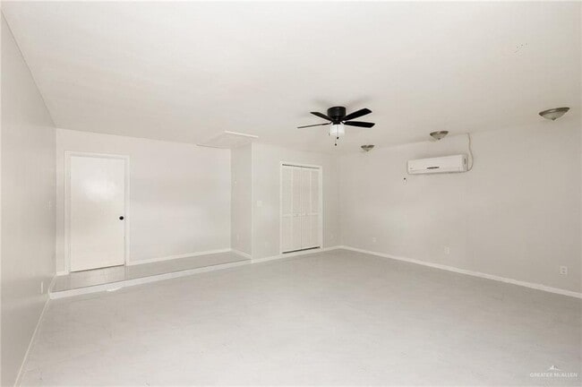 Building Photo - 15 Diana Dr