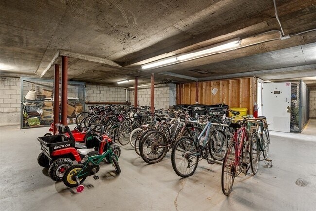 Building Photo - 57 Broadlawn Park