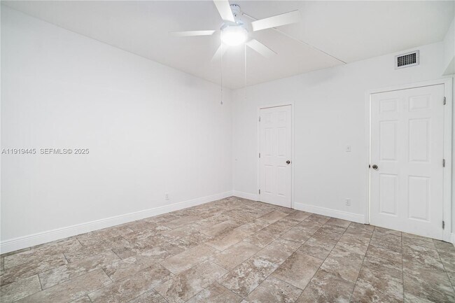 Building Photo - 5800 Margate Blvd