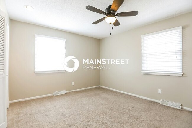 Building Photo - 3 Bedroom Pet-Friendly Home in Kansas City, MO with Main Street Renewal