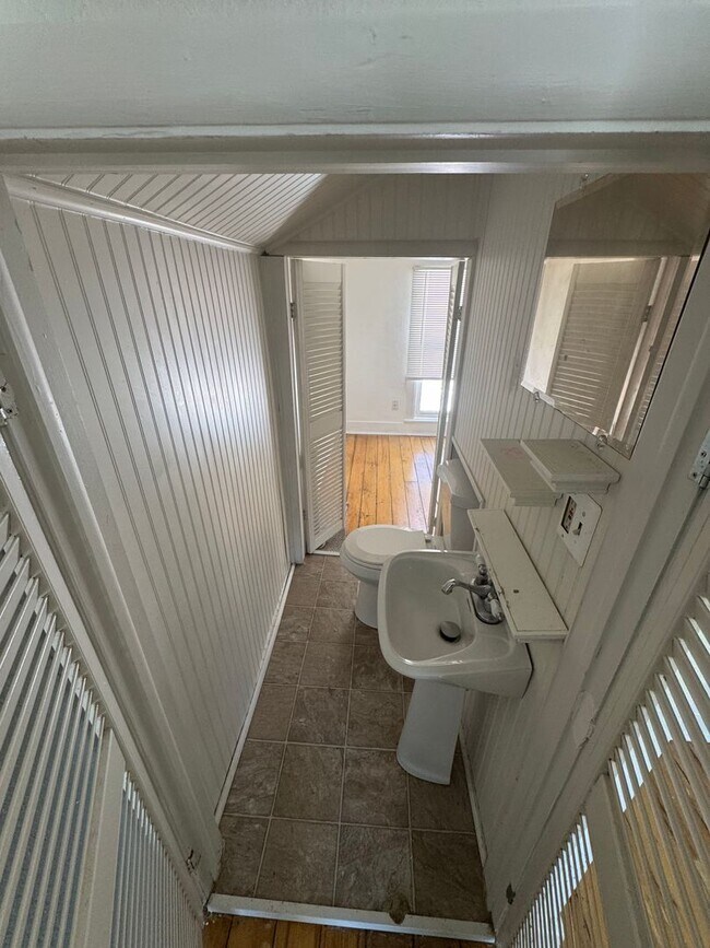 Building Photo - 1115 N Capitol Ave