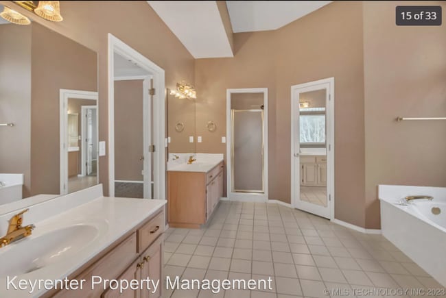 Building Photo - 4 br, 3.5 bath House - 5735 E 79th St