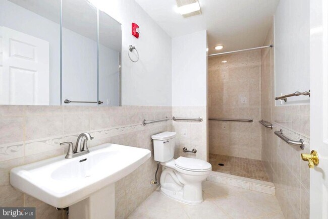 Building Photo - 711 Lamberton Dr