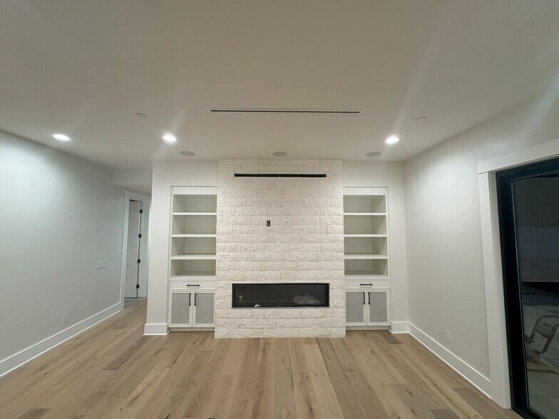 Building Photo - 3312 Kenilworth Dr