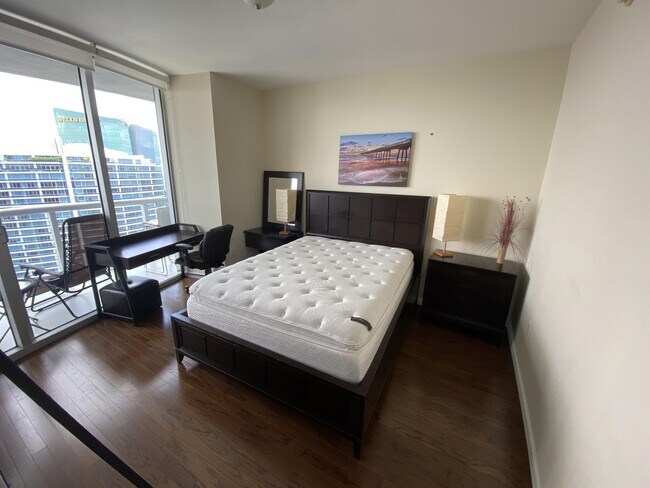 Building Photo - 465 Brickell Ave