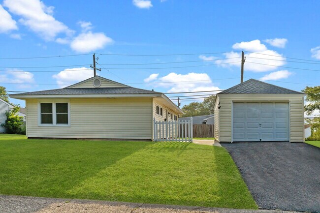 Building Photo - 38 Indian Creek Dr