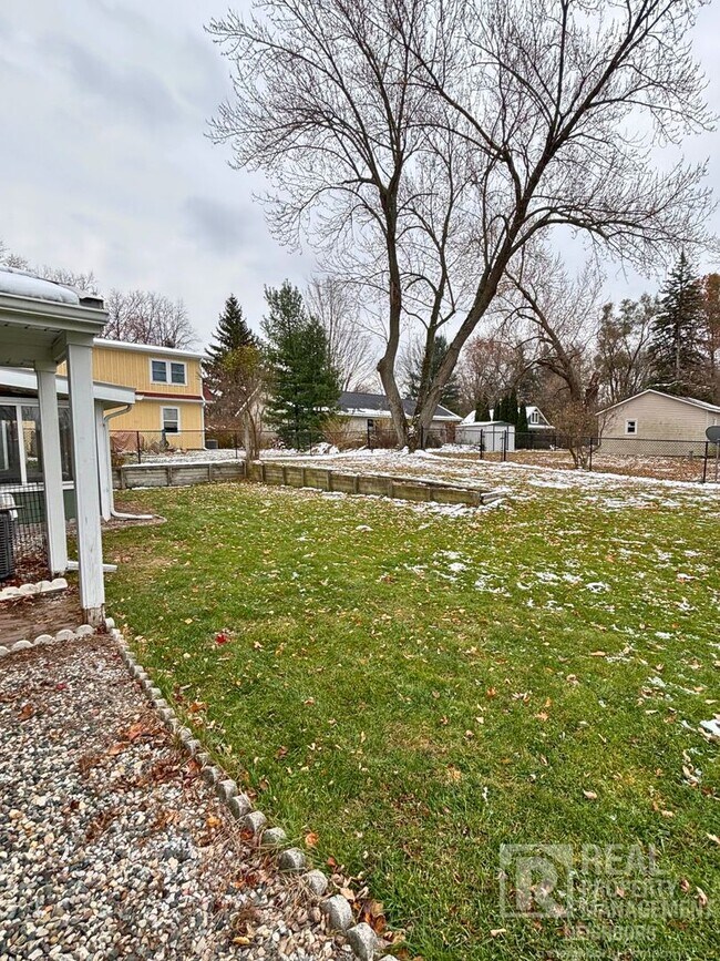 Building Photo - Spacious 2 Bed, 1 Bath Home in Alto, MI