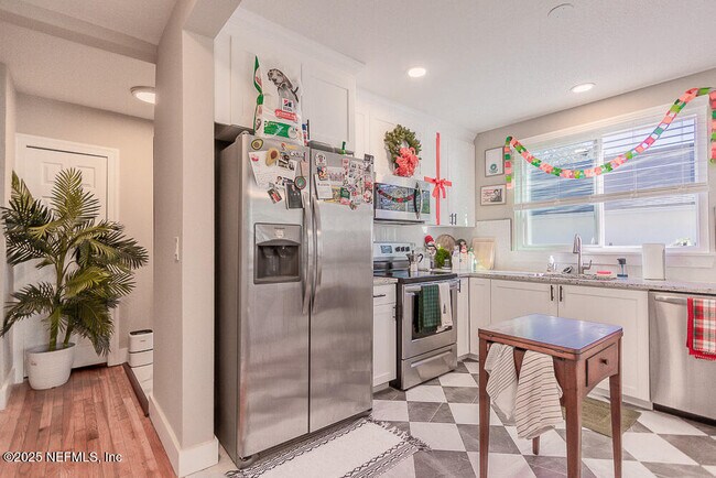 Building Photo - 909 Talbot Ave