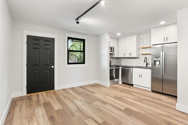 Building Photo - 1BD/1BA in Bywater with W/D in unit, Centr...