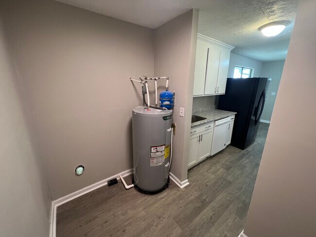 Building Photo - 724 Lanford Rd