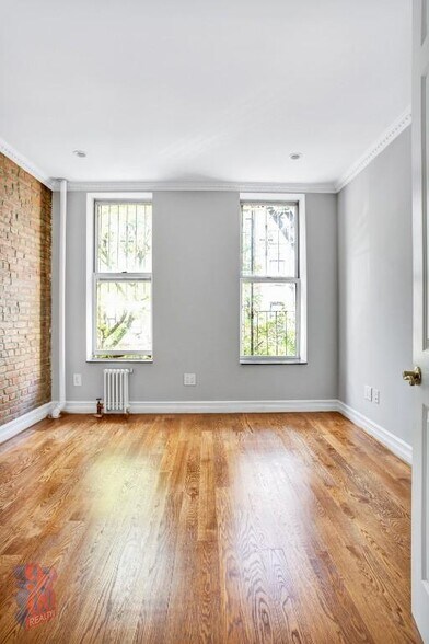 Building Photo - 279 E 10th St