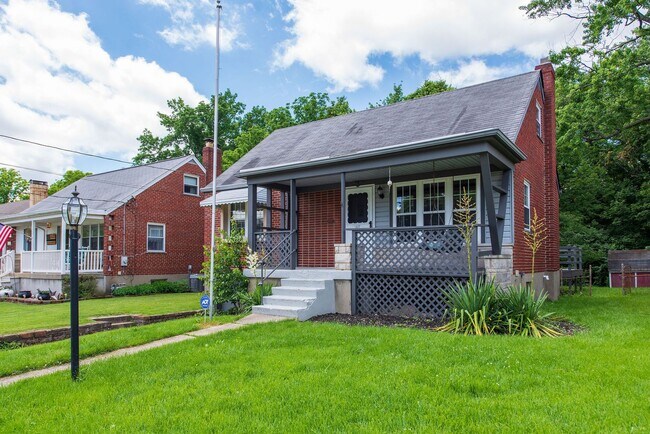 Building Photo - 3627 Edgebrook Dr