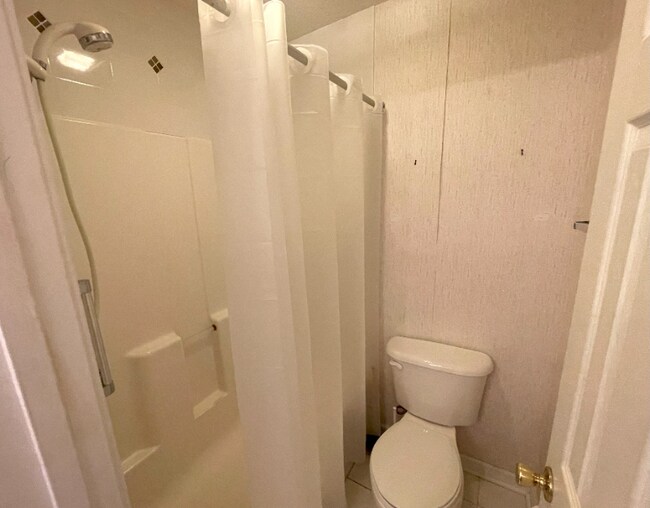Building Photo - 517 White River Dr