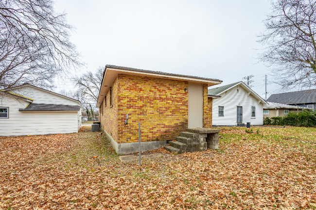 Building Photo - 2106-2108 Blackford St