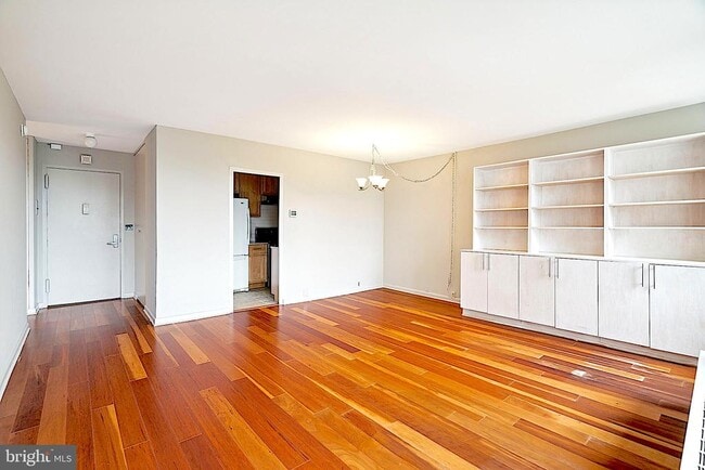 Building Photo - 220 Locust St