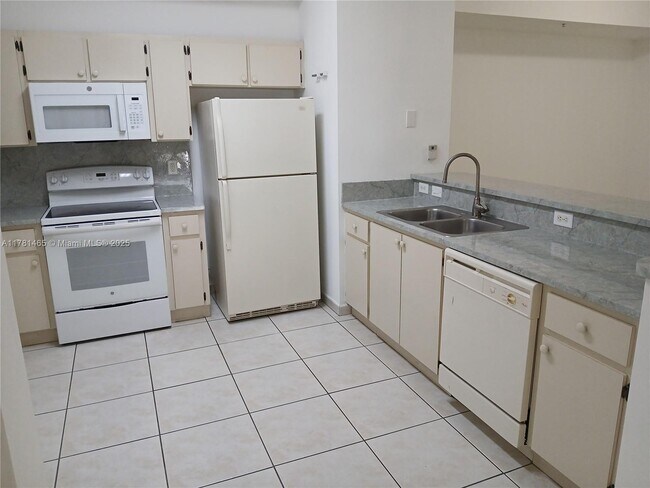 Building Photo - 7230 NW 114th Ave