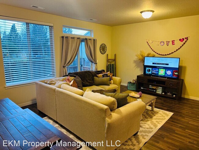 Building Photo - 3 br, 2.5 bath House - 2502 NE 130th Avenu...