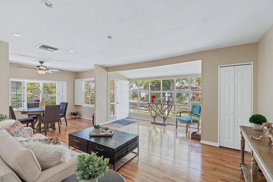 Large living room that is bright and light - 14024 Peach Grove St