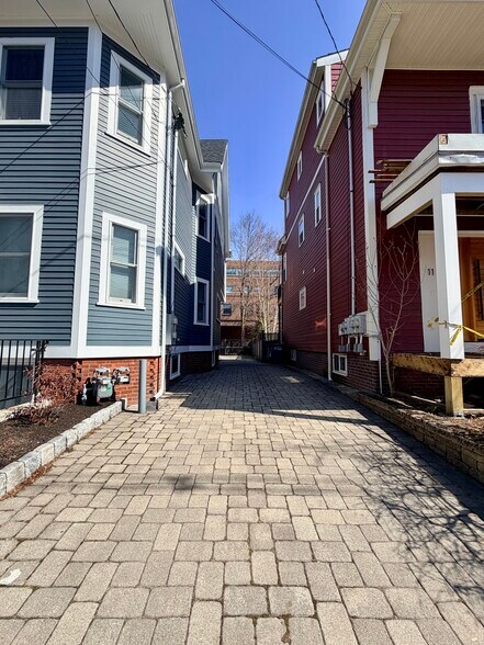 Building Photo - 13 Cottage Ave