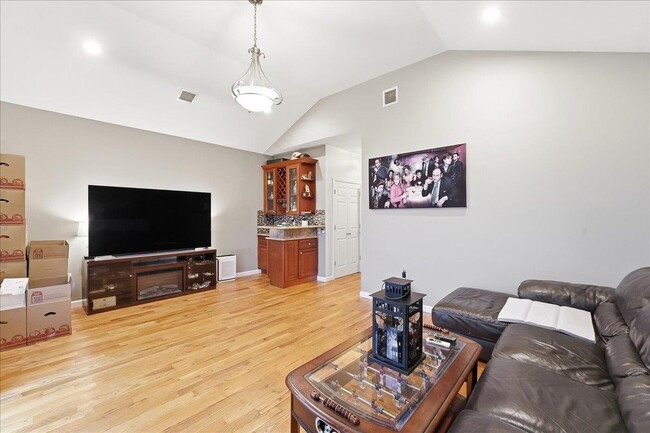 Building Photo - 285 Terrace Ave