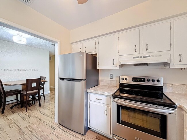 Building Photo - 1532 NE 39th St