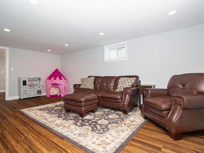 Building Photo - 18 Spezzano Dr