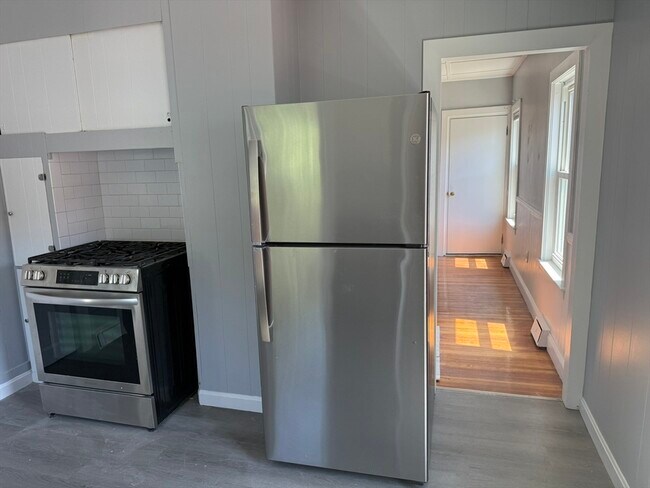 Building Photo - 410 Court St