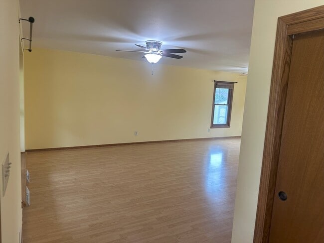 Building Photo - For Rent: Spacious 3 Bedroom, 2.5 Bath Single-Family Home in Franklin, WI