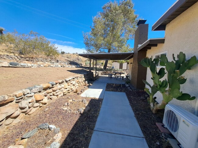 Building Photo - Rural yet close to town with acreage