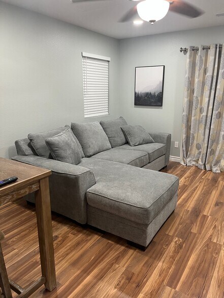 Building Photo - 24940 Butterchurn Rd