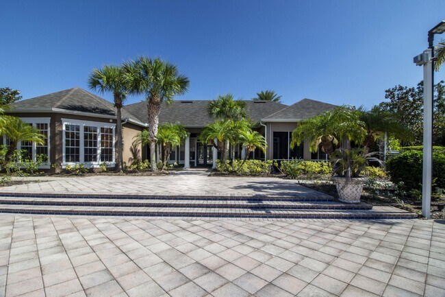 Building Photo - 2 Bedroom Condo W/ Garage in Lakewood Ranch