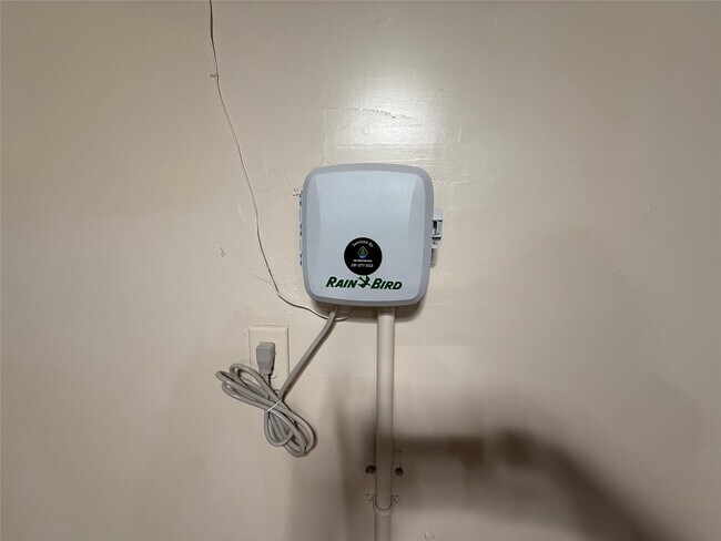 Building Photo - 3232 Parkwood Dr