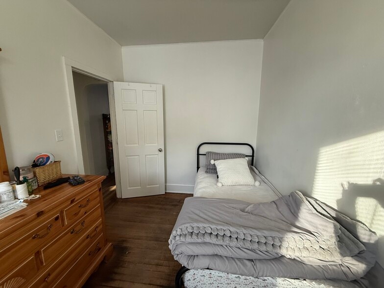 Bedroom 1 - 402 N Morrison St