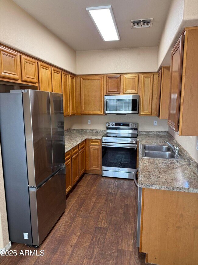 Building Photo - 2834 E Tracy Ln