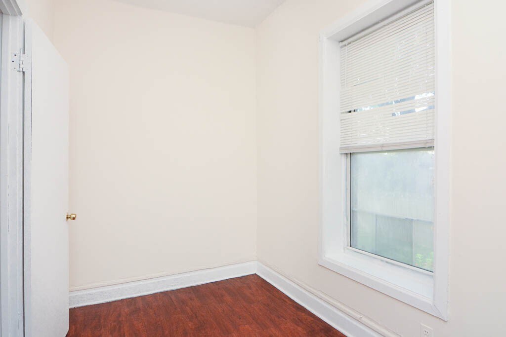 Building Photo - 1228 N Maplewood Ave