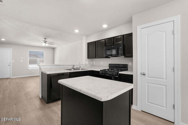 Building Photo - 14581 Firewheel Ave