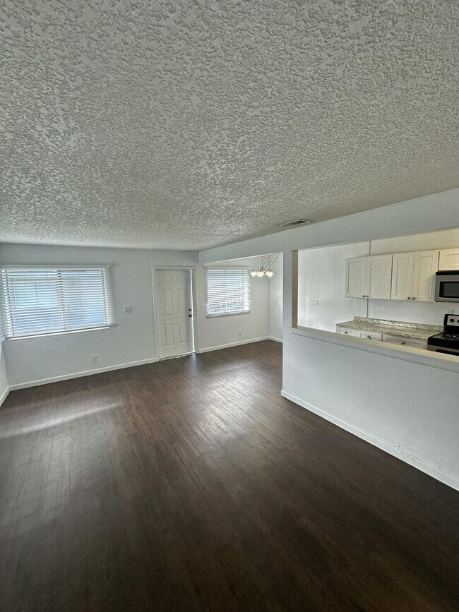 Building Photo - 108 E Tiffany Dr