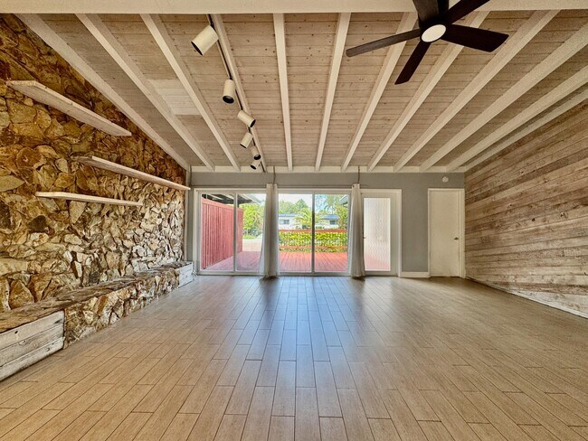 Building Photo - 1712 SW 5th St