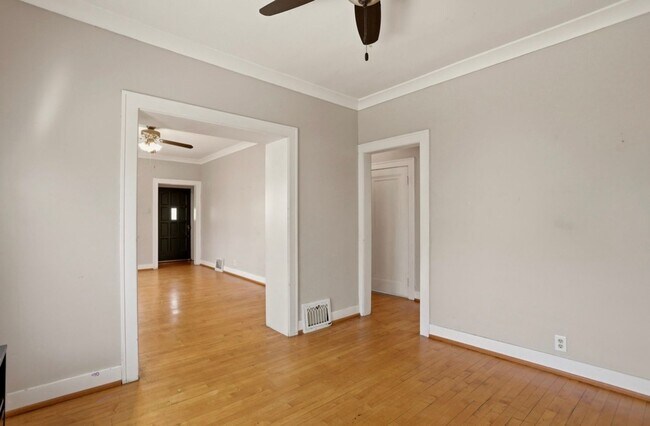 Building Photo - 916 S Webster St