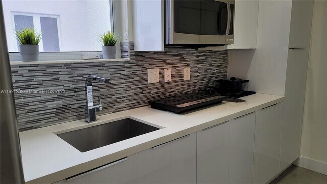 Building Photo - 6331 NW 105th Ct