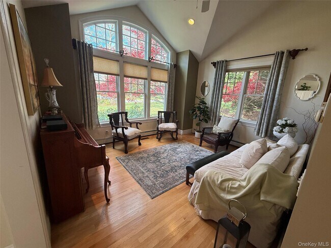 Building Photo - 2465 Fairway Dr