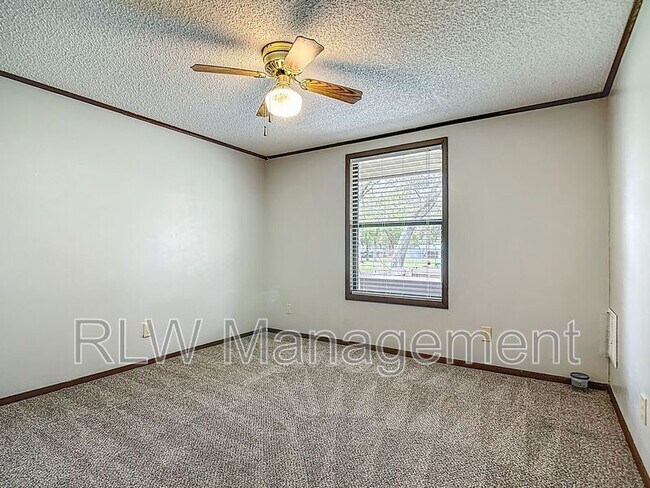 Building Photo - 611 Mt Homer Rd