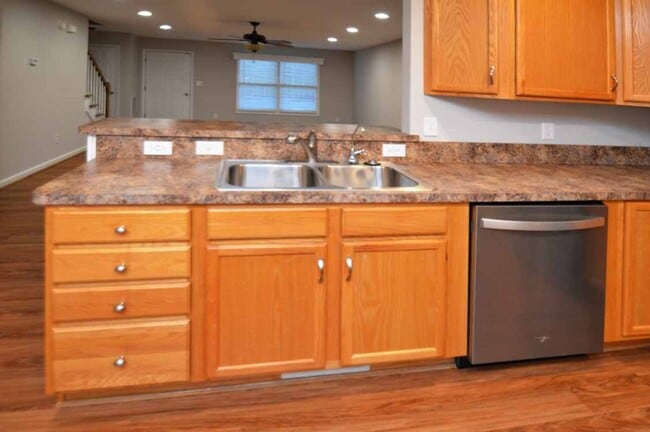 Building Photo - 226 Duncraig Dr