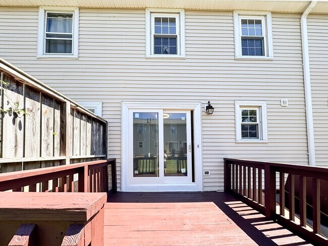 Building Photo - 9 Lydon Ln