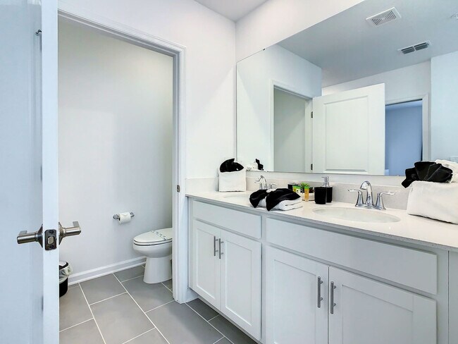 Building Photo - 8851 Cabot Cliffs Dr