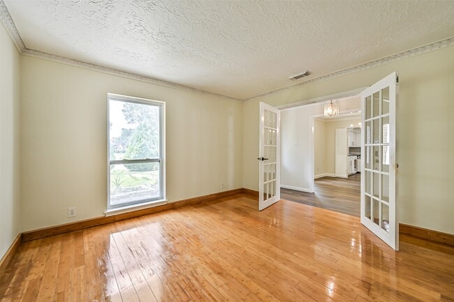 Building Photo - 9322 Petersham Dr